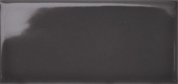 Robuuste wandtegel in de kleur zwart van Tegelwerken Van Wezel | Tegelhandel en Tegelzetter